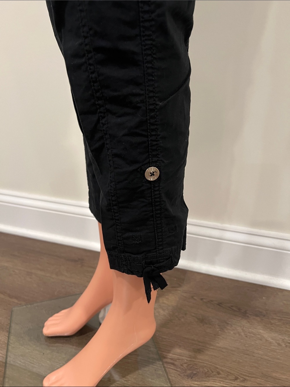 White House Black Market Black Cropped Cargo Pants Size 2 - Picture 4 of 12